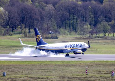 Ryanair shares tumble 17.2% as budget airline reports 46% fall in quarterly profit, sees lower fares