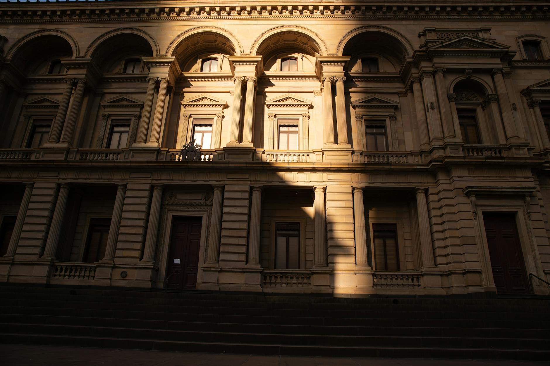 Government treasury building facade representing U.S. Treasury bonds and federal financial instruments