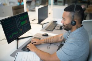 Traders working at screens on a busy financial trading floor