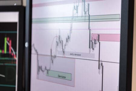 Putable Bonds Quietly Resurface Among Rate-Uncertain Fixed Income Buyers Financial trader reviewing fixed income bond data on multiple screens