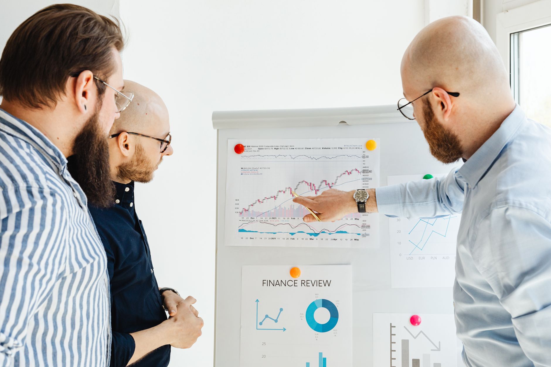 Investor reviewing a fixed income portfolio for closed-end fund positioning decisions
